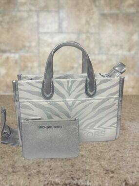 Michael Kors Gigi Small Messenger Crossbody & Matching Wallet Silver Metallic